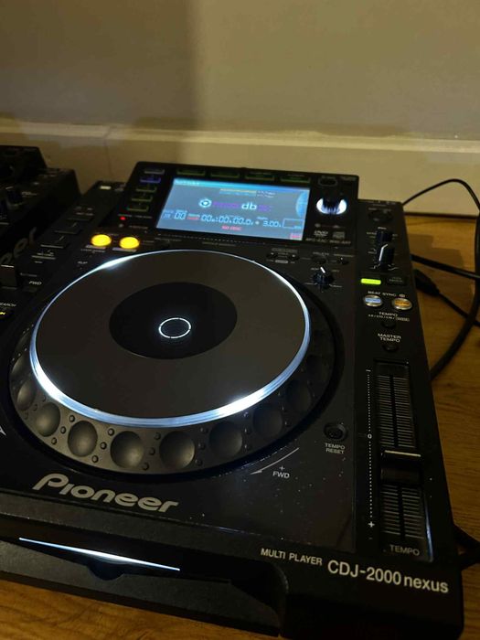 CDJ 2000 nexus x2