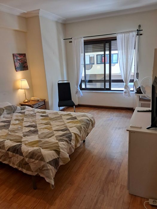 Quarto para CASAL. Centro Lisboa. Está DISPONÍVEL.