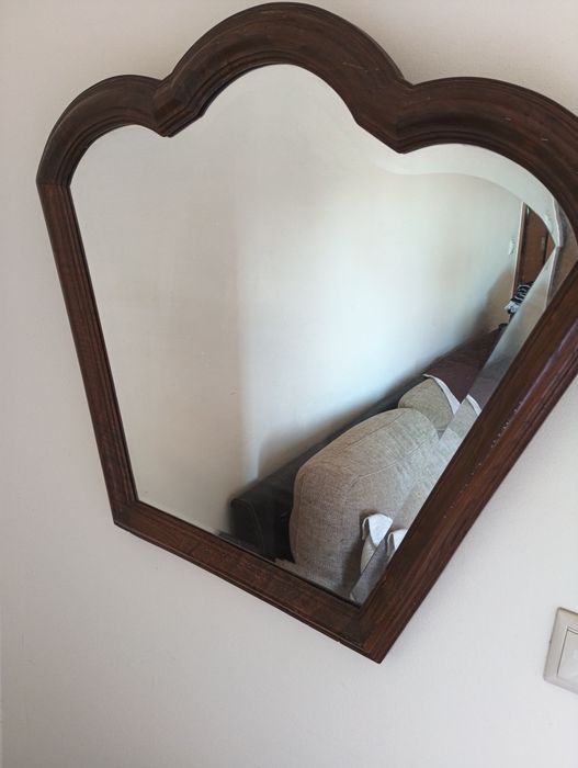 Espelho com rebordo em madeira estado como novo