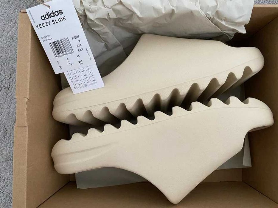 adidas Yeezy Slide / 37