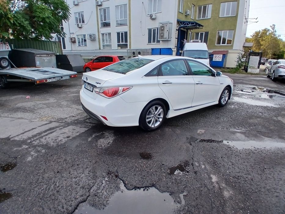 Hyundai sonata Гибрид