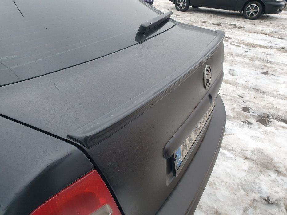 Лип спойлер Шкода Октавия А4 Тур. Бленда на стекло Skoda Octavia A4