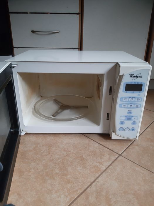 Kuchenka mikrofalowa Whirlpool sprawna