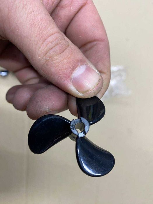 Гвинт гребний 4 на 44мм 3-х лопатевий