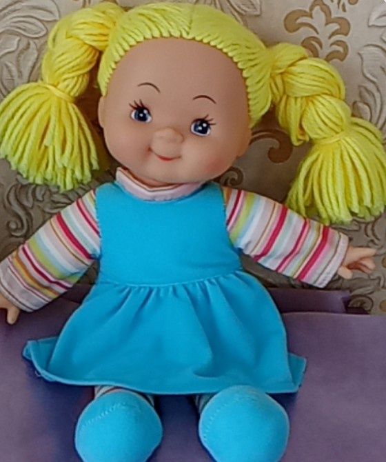 М'яка лялька Dolly