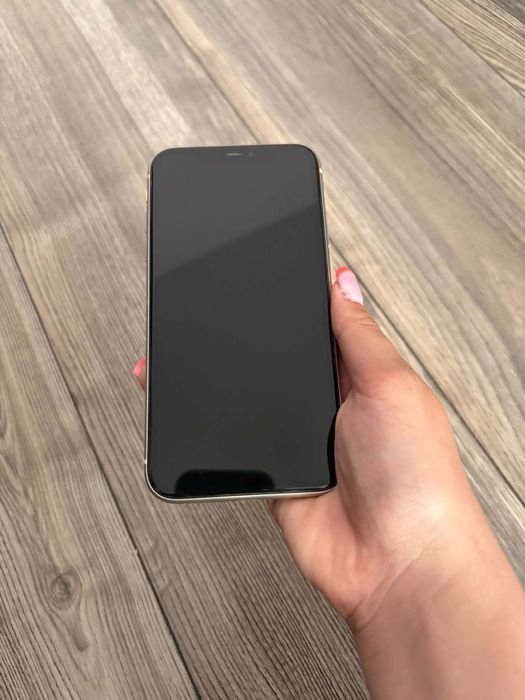 iPhone 11 64 GB White – bardzo dobry stan + 7 etui + kabel Baseus + pudełko