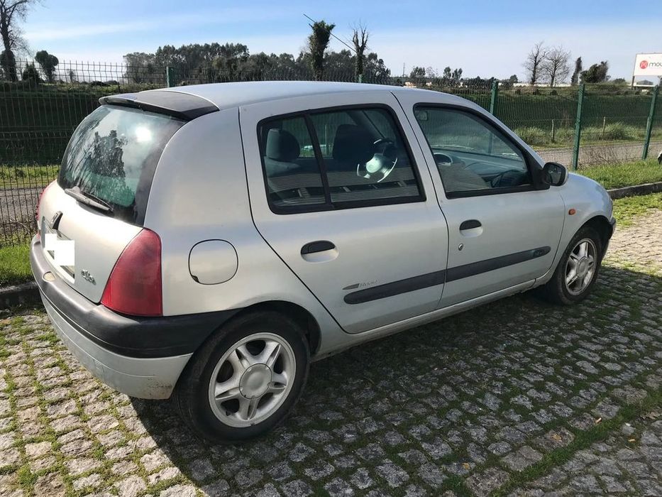 Renault Clio II 1.2 16V 5P 2001 - Para Peças