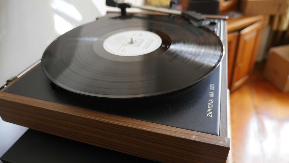 zabytkowy gramofon Ziphona MA 223