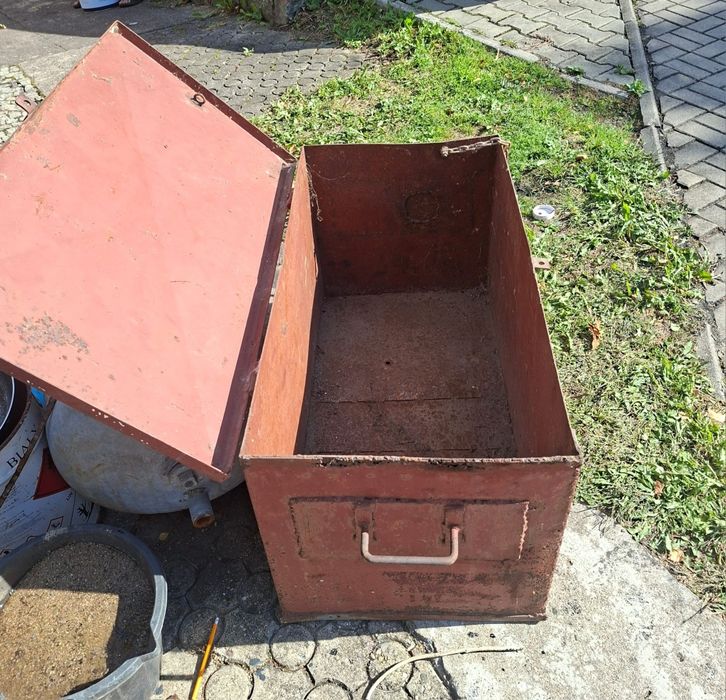 Skrzynia  narzędziowa  zamykana