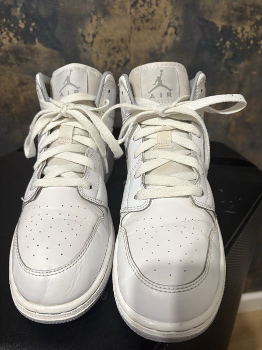 Nike Air Jordan 1 Mid Triple White