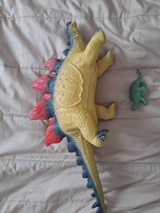 Figurki dinozaurów