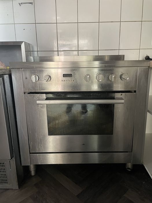 Kuchenka 4 palniki i piekarnik 380v nierdzewka