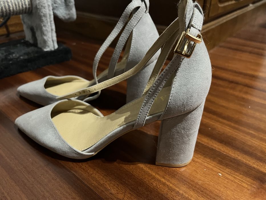 Sapatos, cinzento, saltos