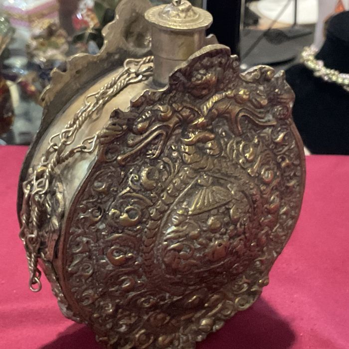 Flask em Bráss Rússia ornamate de coleção 17x12 cm