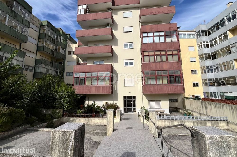 Apartamento T3 com Suíte, Varandas, Terraço e Garagem Fechada – Vis...