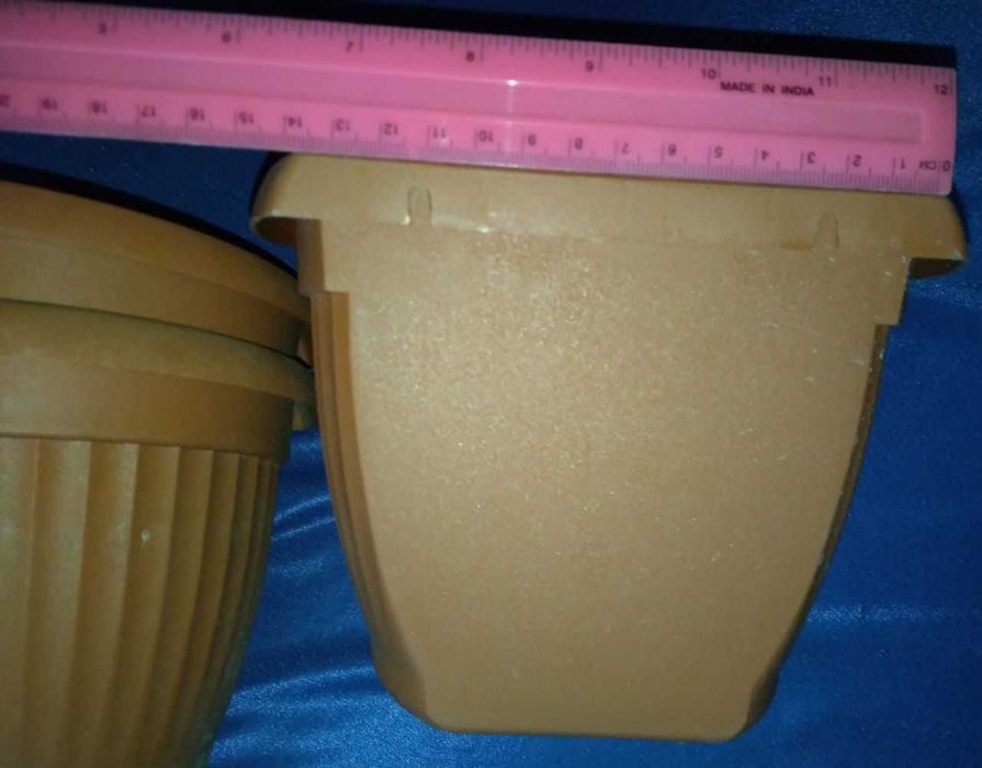 Вазони пластикові нові