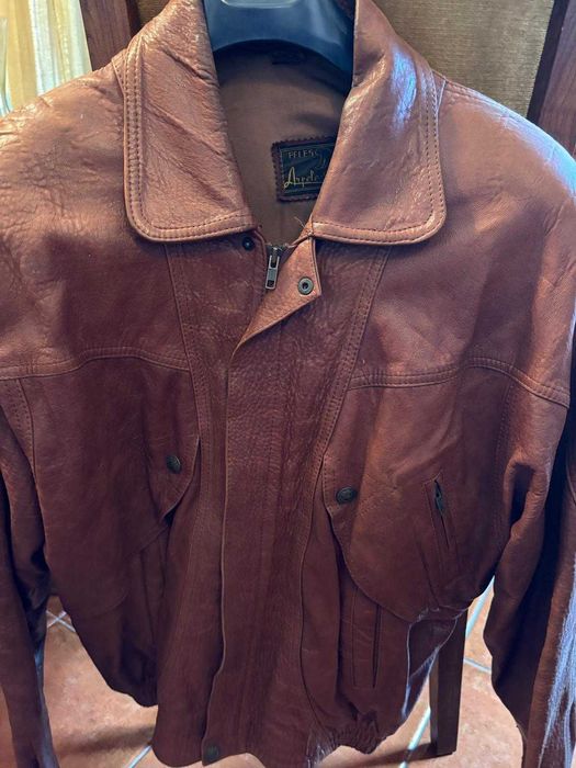 casaco em pele castanho