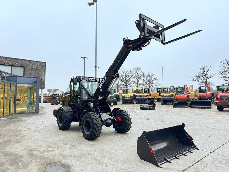 Pá Carregadora Telescópica Wolf WL825T