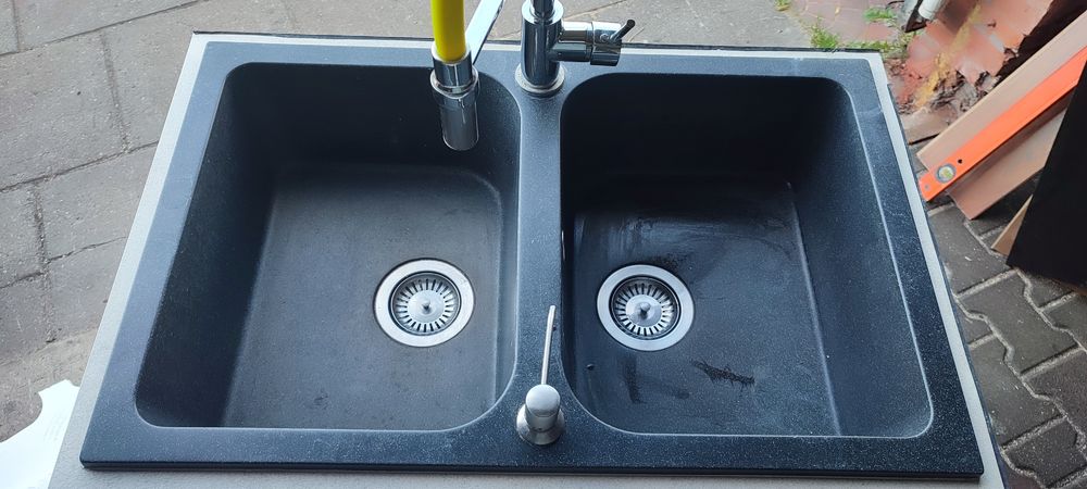 Sprzedam zlewozmywak dwukomorowy granitowy.