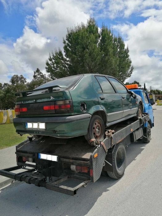 Carro Renault 19 de 1996 para peças
