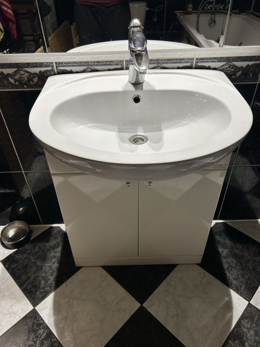 Umywalka cersanit z szafka