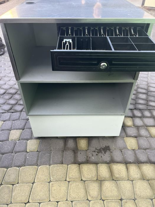Продам металевий касовий прилавок