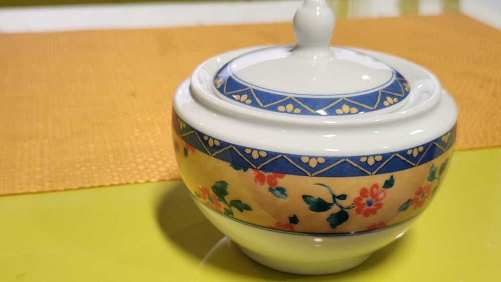 Bule de chá e açucareiro Vista Alegre colecção Madeira