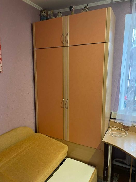 ТЕРМІНОВО продам меблі