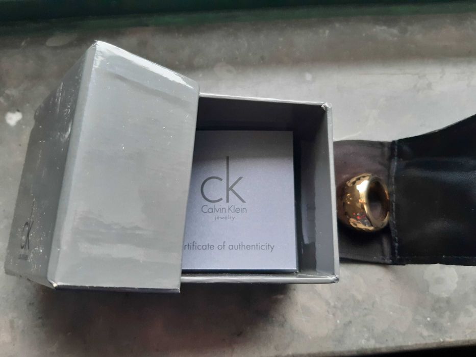 Anel original Calvin Klein na embalagem, NOVO