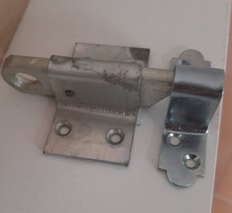 Diferentes acessorios pPara portas e janelas  e janelas basculante.s