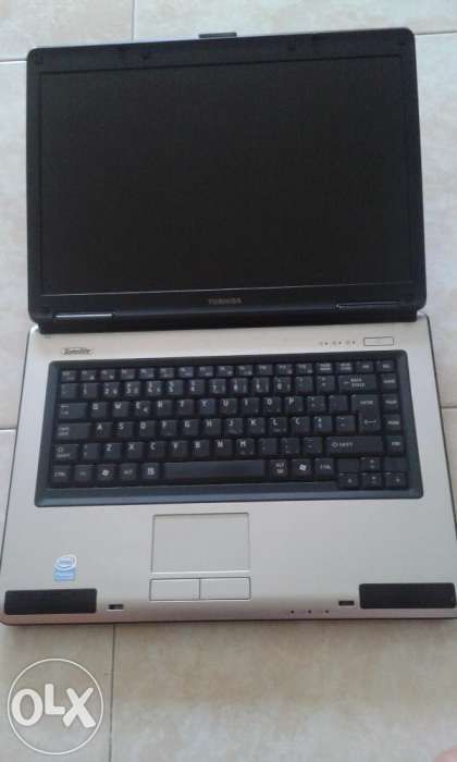 Toshiba L40 Laptop for Parts64739896049666121