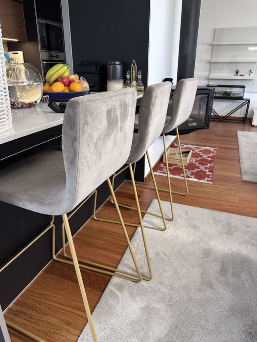 3 bancos altos elegantes