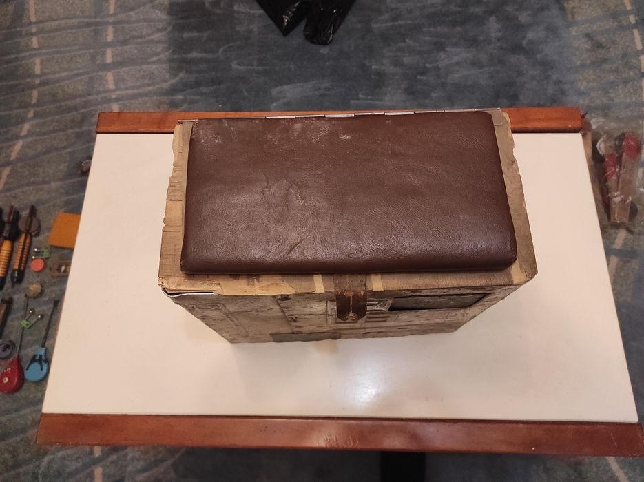 Снасті та ящик для зимової риболовлі