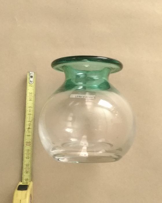 Jarra de Vidro Branco e Verde