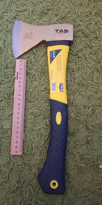 Топор. Цельнокованный. Клеймо. Лёгкий. Отлично рубит. Германия