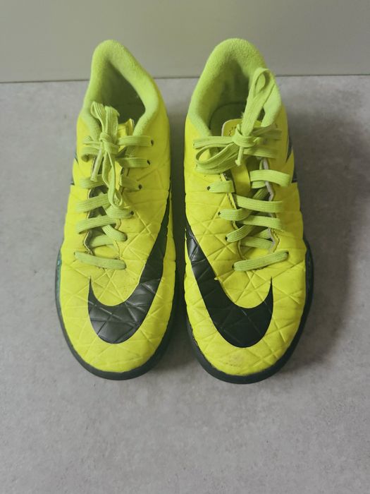 Buty chłopięce marki Nike HyperVenom rozmiar 34