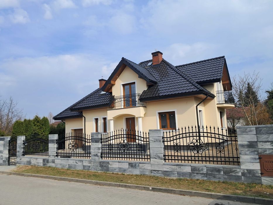 Sprzedam dom w centrum Błonia, ul. SPACEROWA