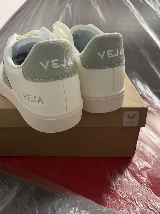 Sapatilhas Veja novas
