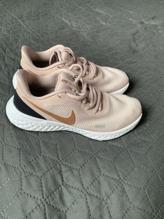 Кросівки жіночі Nike