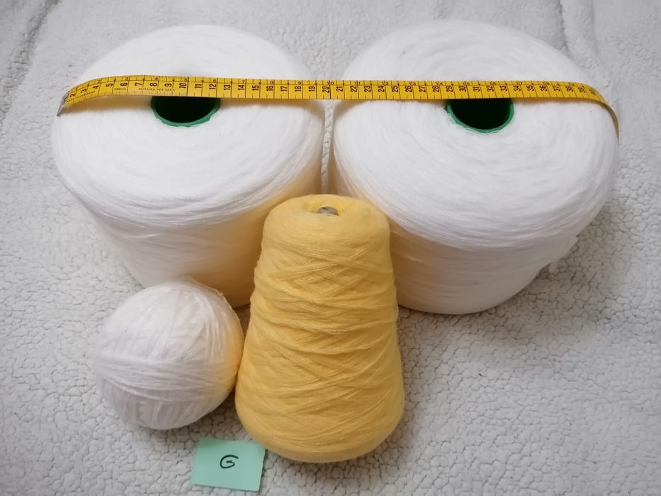 Novelos vários de lã