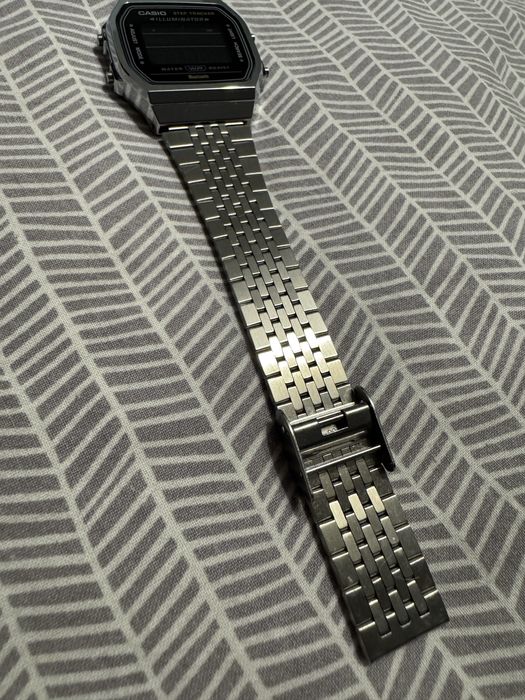 Zegarek srebrny Casio Illuminator bluetooth/licznik kroków