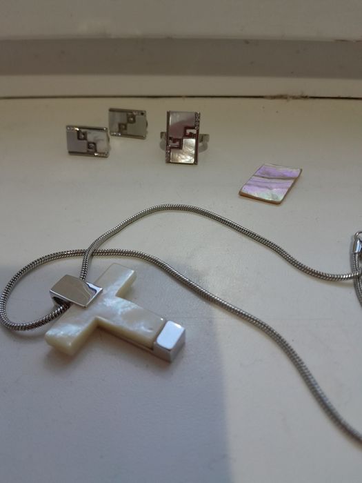 Продам новый комплект бижутерии с перламутром