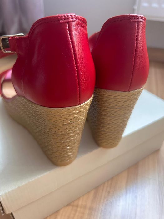 Buty sandały na koturnie