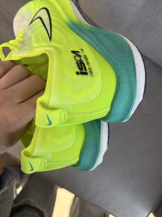 Продам нові кросівки Nike Vomero