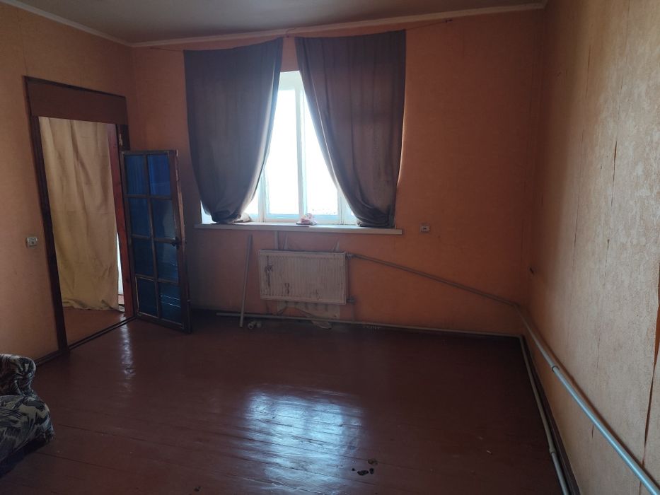 Продам будинок з зручностями іБомбосховищем,5 кімнат