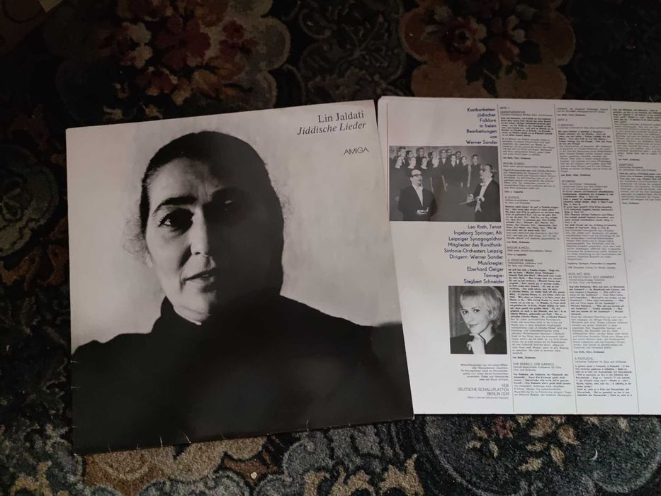 Букинистические книги и пластинки