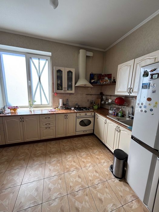 Продам 2-поверховий будинок 5 кімн. з капремонтом, вул. Ріхтера