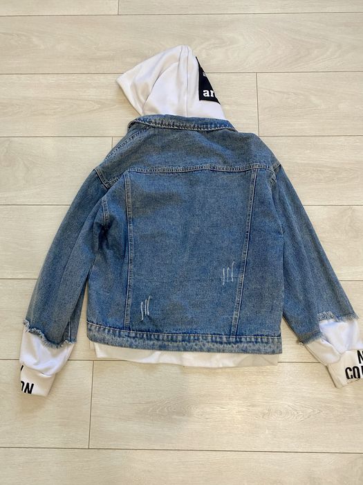 Куртка джинсова з капюшоном жіноча джинсовка .