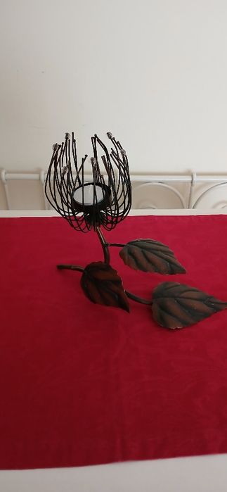 Castiçal em forma de flor