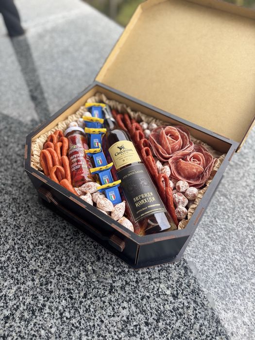 Букети з цукерок Букети з ковбасок Смачні подарунки